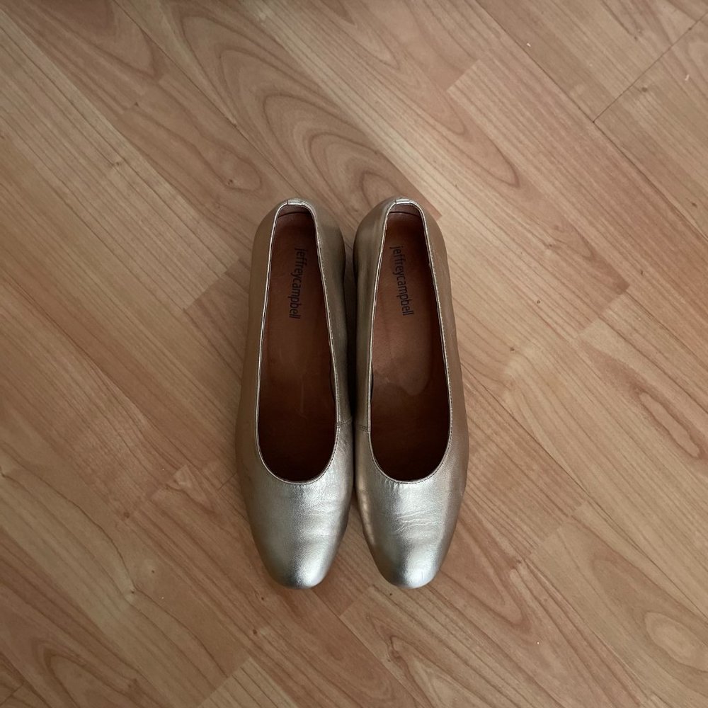 Gorgeous Jeffrey Campbell gold heels